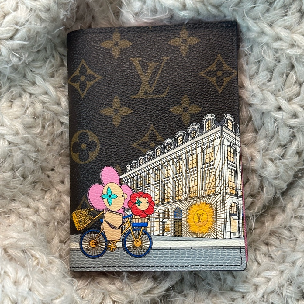 Louis Vuitton Passport cover pink